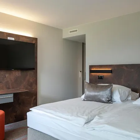 Metropole Hotel 4*
